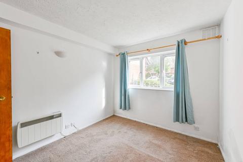 21 Abbey Drive, London, SW17 9PN