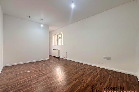3 bedroom apartment to rent, London Road, Mitcham, Surrey, CR4