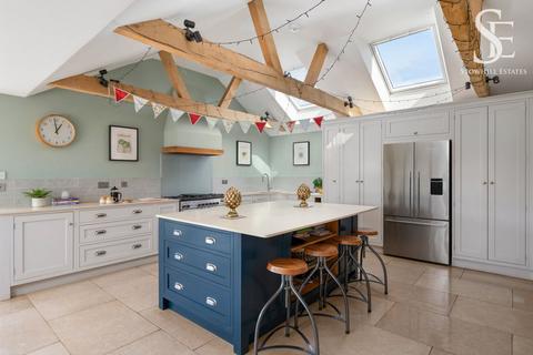 5 bedroom barn conversion for sale, North Street, Aston, OX18