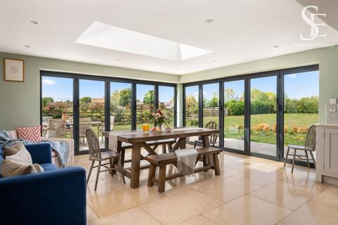 5 bedroom detached house for sale, North Street, Aston, OX18