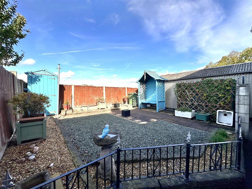 Rear Garden 909