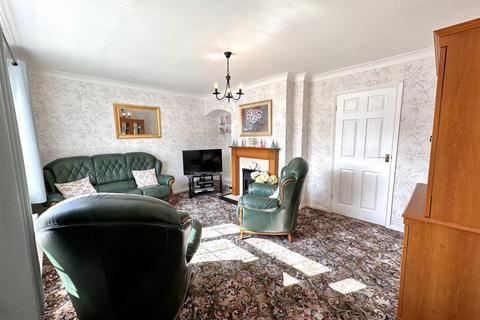 3 bedroom semi-detached house for sale, Crow Park Avenue, Sutton-On-Trent, Newark