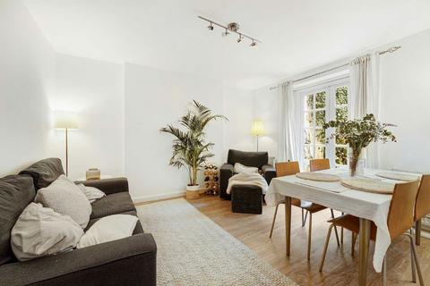 2 bedroom flat for sale, Hatherley Grove, London W2