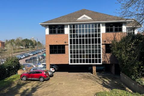 Office to rent, Theobald St Borehamwood WD6 4RS