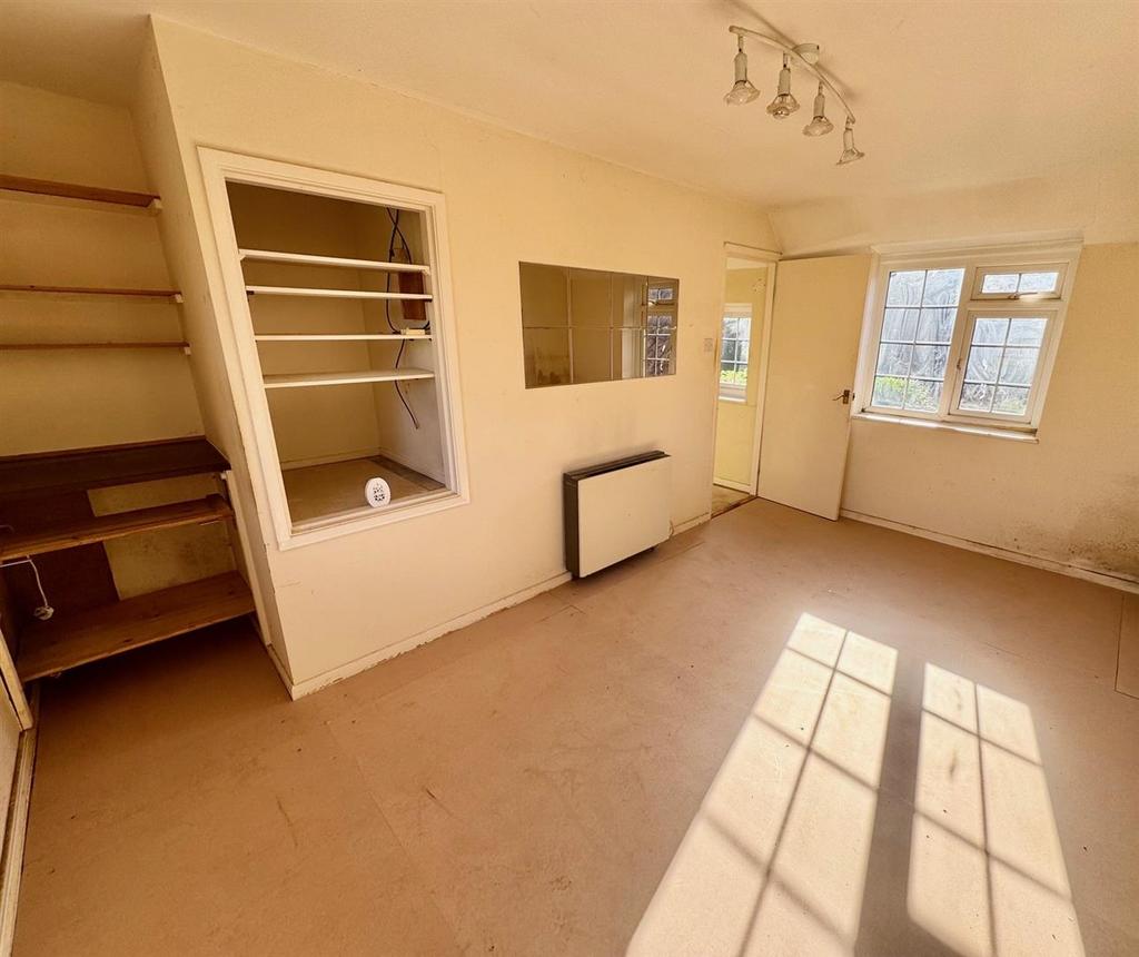 Bedroom 1.jpg