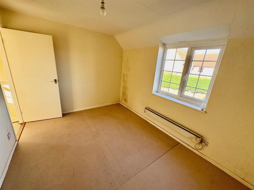 Bedroom 2b.jpg