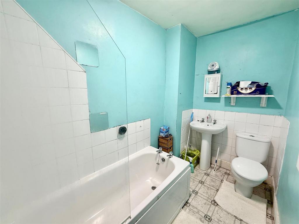 Bathroom 83 b