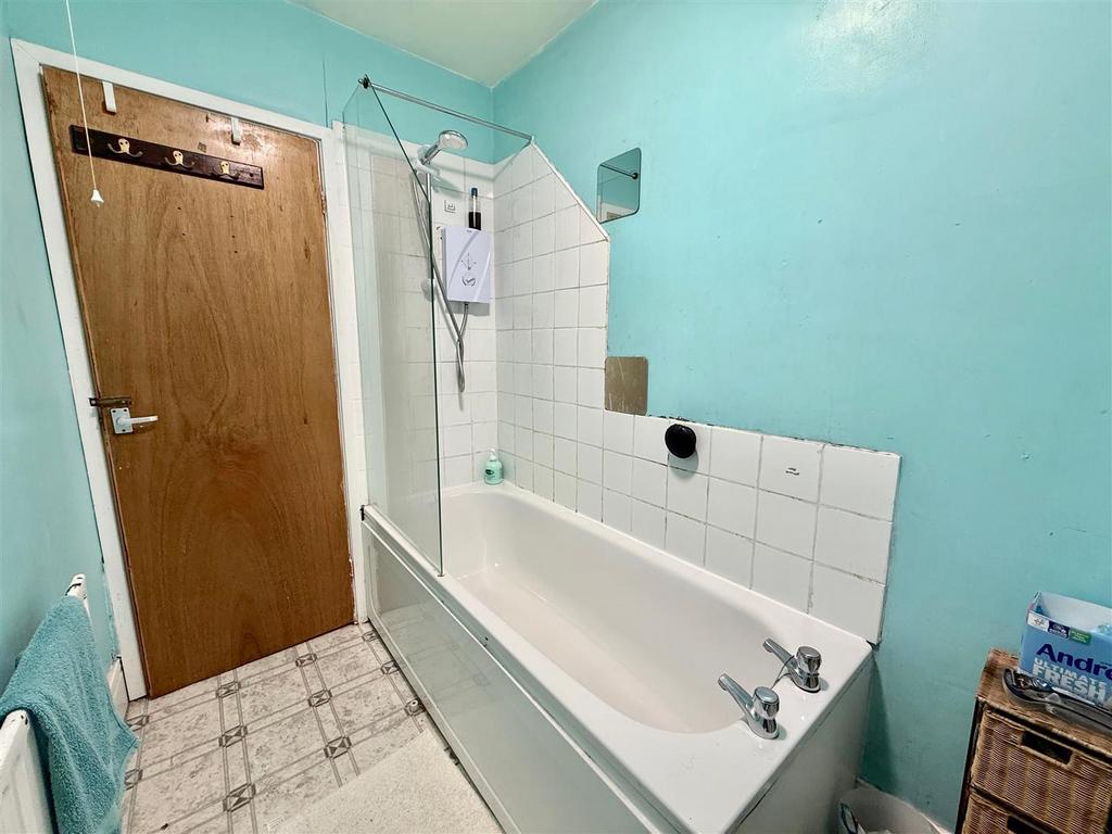 Bathroom 83 b