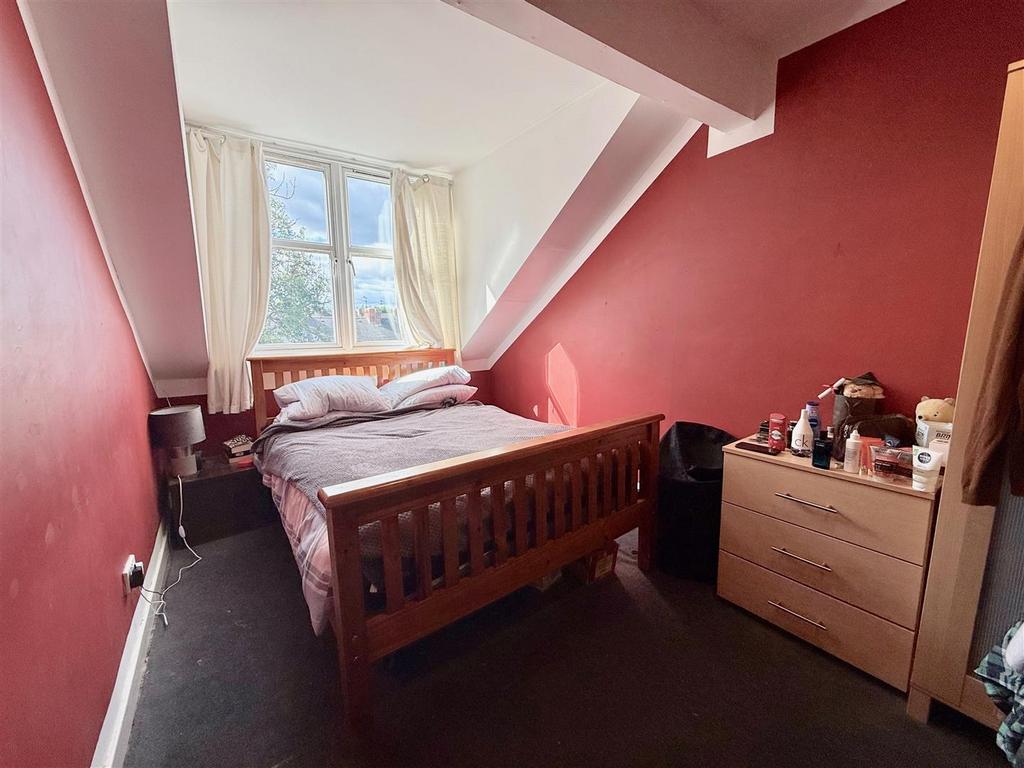 Bedroom 83 c