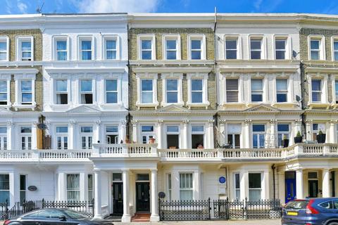 2 bedroom flat for sale, Barons Court Road, London W14