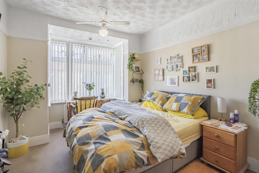 Bedroom 1.jpg