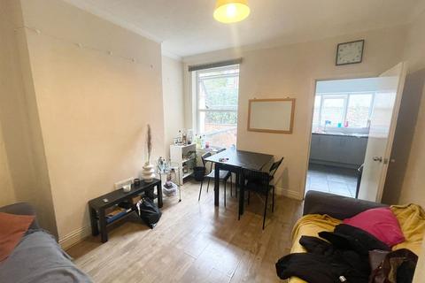 5 bedroom semi-detached house to rent, *£120pppw excluding bills* Balfour Road, Lenton, NG7 1NZ
