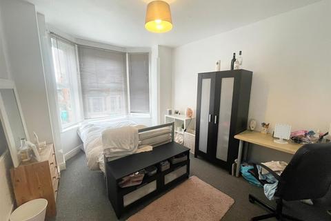 5 bedroom semi-detached house to rent, *£120pppw excluding bills* Balfour Road, Lenton, NG7 1NZ