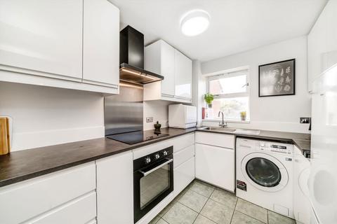 2 bedroom flat for sale, Henry Doulton Drive, London SW17