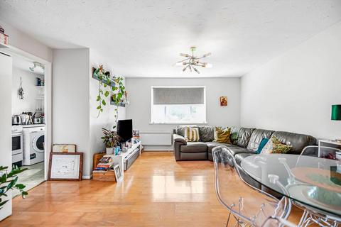2 bedroom flat for sale, Henry Doulton Drive, London SW17