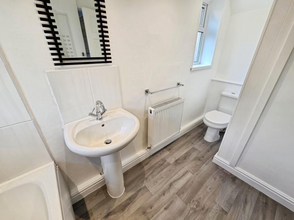 Pbox-bathroom-342144.jpg