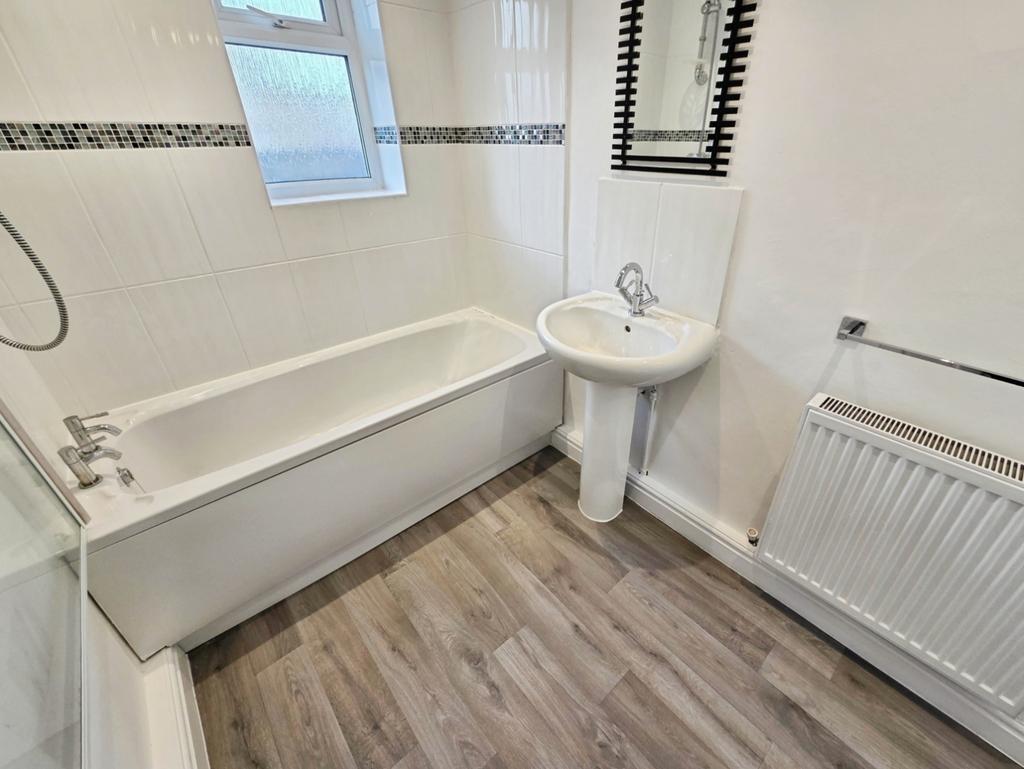Pbox-bathroom-342144.jpg