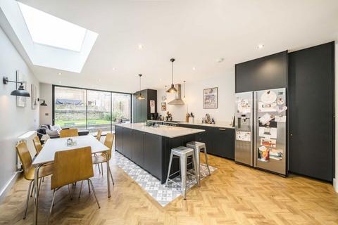 4 bedroom semi-detached house for sale, Thurlestone Road, London SE27