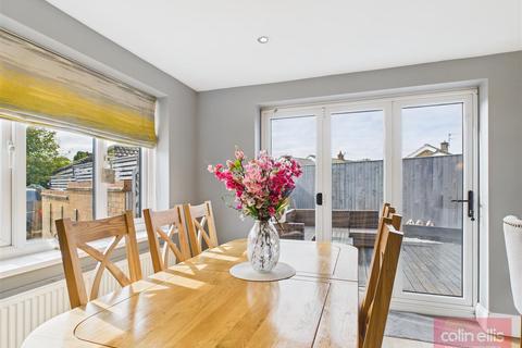 4 bedroom detached house for sale, Sandpiper Close, Scarborough