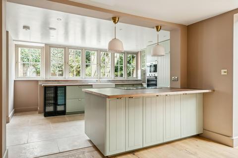 5 bedroom detached house to rent, Petersham Road, Richmond, TW10