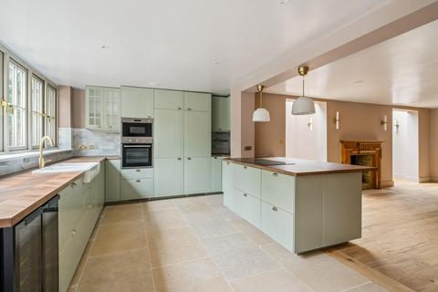 5 bedroom detached house to rent, Petersham Road, Richmond, TW10