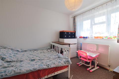 2 bedroom end of terrace house for sale, Newport Road, Slough