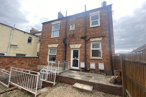 3 bedroom end of terrace house to rent, South Street, Northampton, NN1 5HS