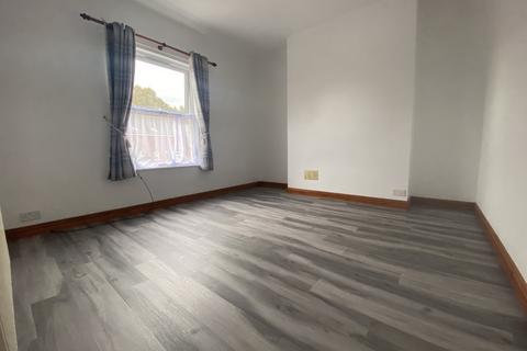 3 bedroom end of terrace house to rent, South Street, Northampton, NN1 5HS