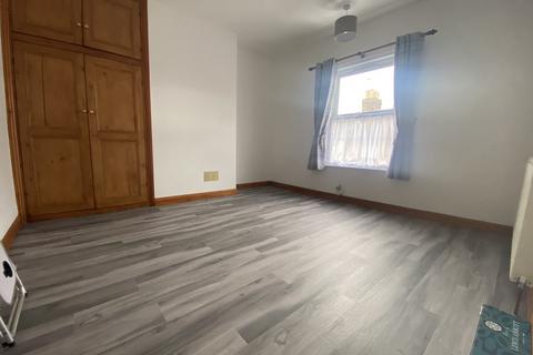 3 bedroom end of terrace house to rent, South Street, Northampton, NN1 5HS