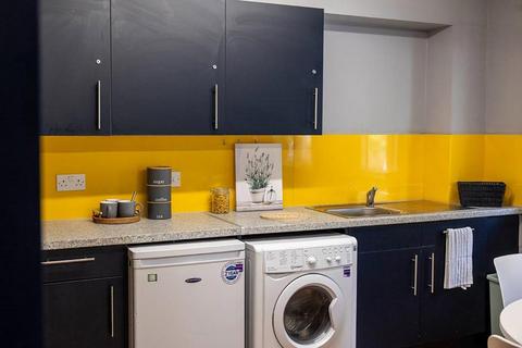 House to rent, 15-A Woodhouse Flats  University area Leeds