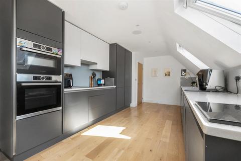 3 bedroom apartment for sale, 158, Foxley Lane, Purley CR8