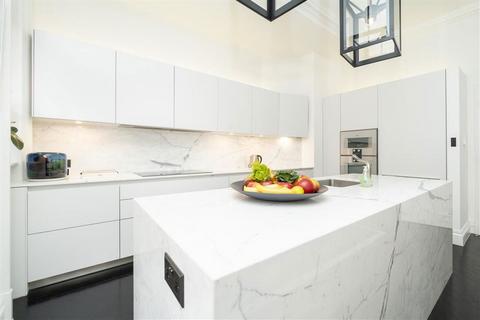 4 bedroom flat to rent, Pont Street, London SW1X