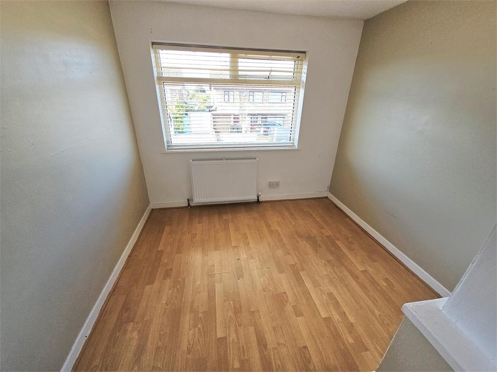 Detached garage to rear