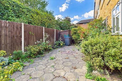 2 bedroom maisonette for sale, West Ewell KT19
