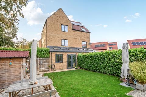 undefined, Courage Close, Coulsdon CR5