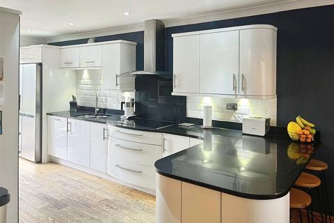 4 bedroom detached house for sale, Arundel Gardens, Barnsley S71