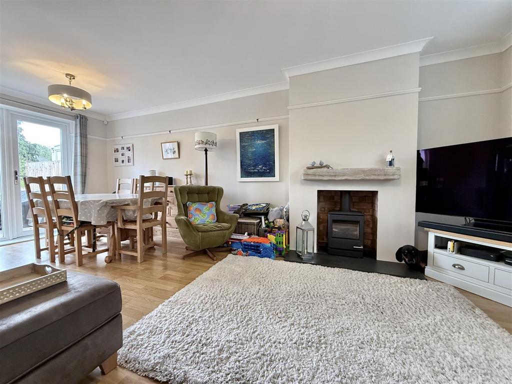 Lounge/Dining Room