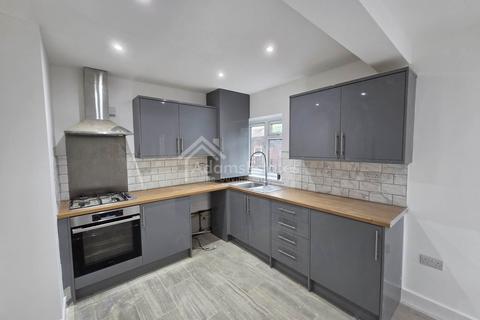 4 bedroom terraced house to rent, Hawthorne Avenue, Batley
