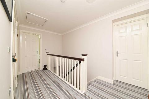 15 Tiverton Way, London, NW7 1GE