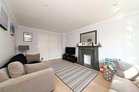 15 Tiverton Way, London, NW7 1GE
