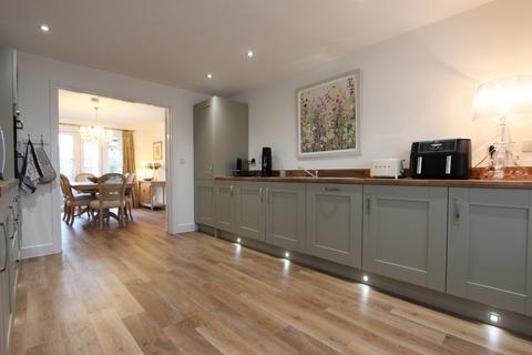4 bedroom detached house for sale, Sea View Avenue, Walmer, CT14