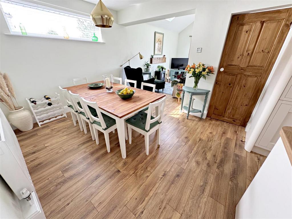 Kitchen/living/dining area
