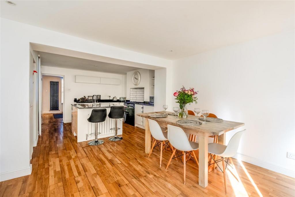 8 robertson road-4.jpg