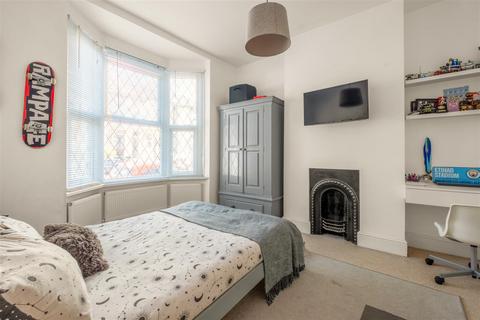 4 bedroom terraced house for sale, Robertson Road, Brighton