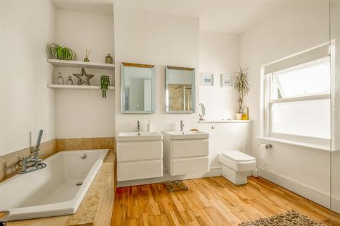 4 bedroom terraced house for sale, Robertson Road, Brighton