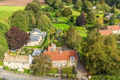 undefined, Shaw Lane, Farnham, HG5