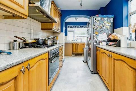 3 bedroom semi-detached house for sale, Amesbury Drive, London E4