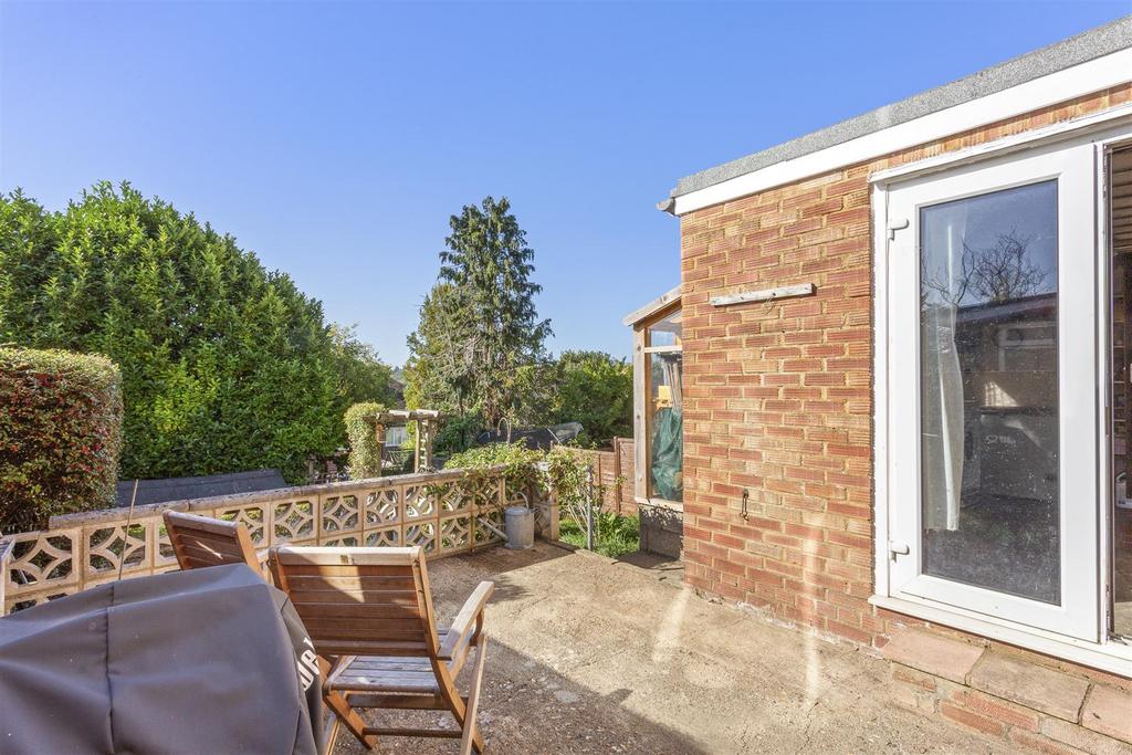 14 Hunt Road, HP13 7 RE-11.jpg
