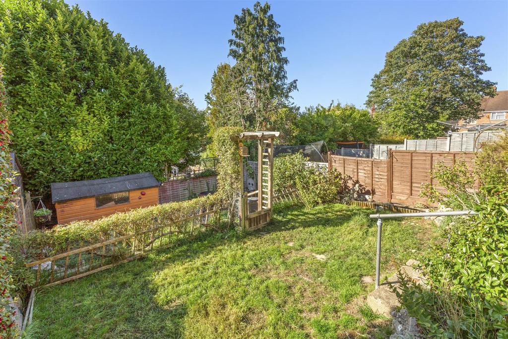 14 Hunt Road, HP13 7 RE-12.jpg
