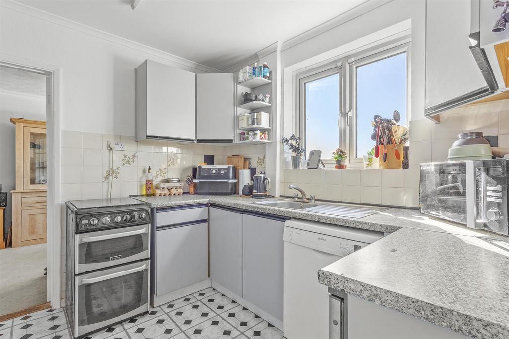 14 Hunt Road, HP13 7 RE-7.jpg